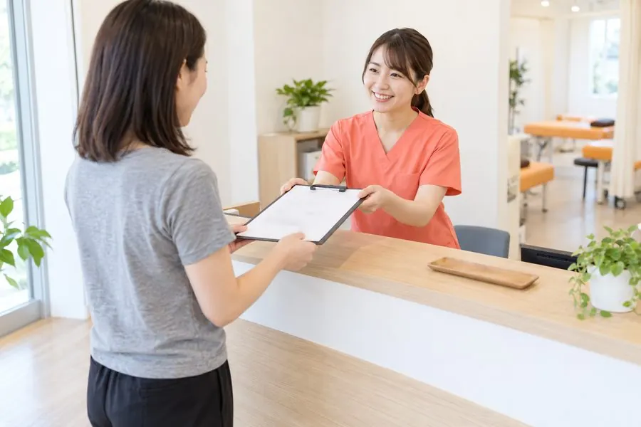 受付・問診票の記入